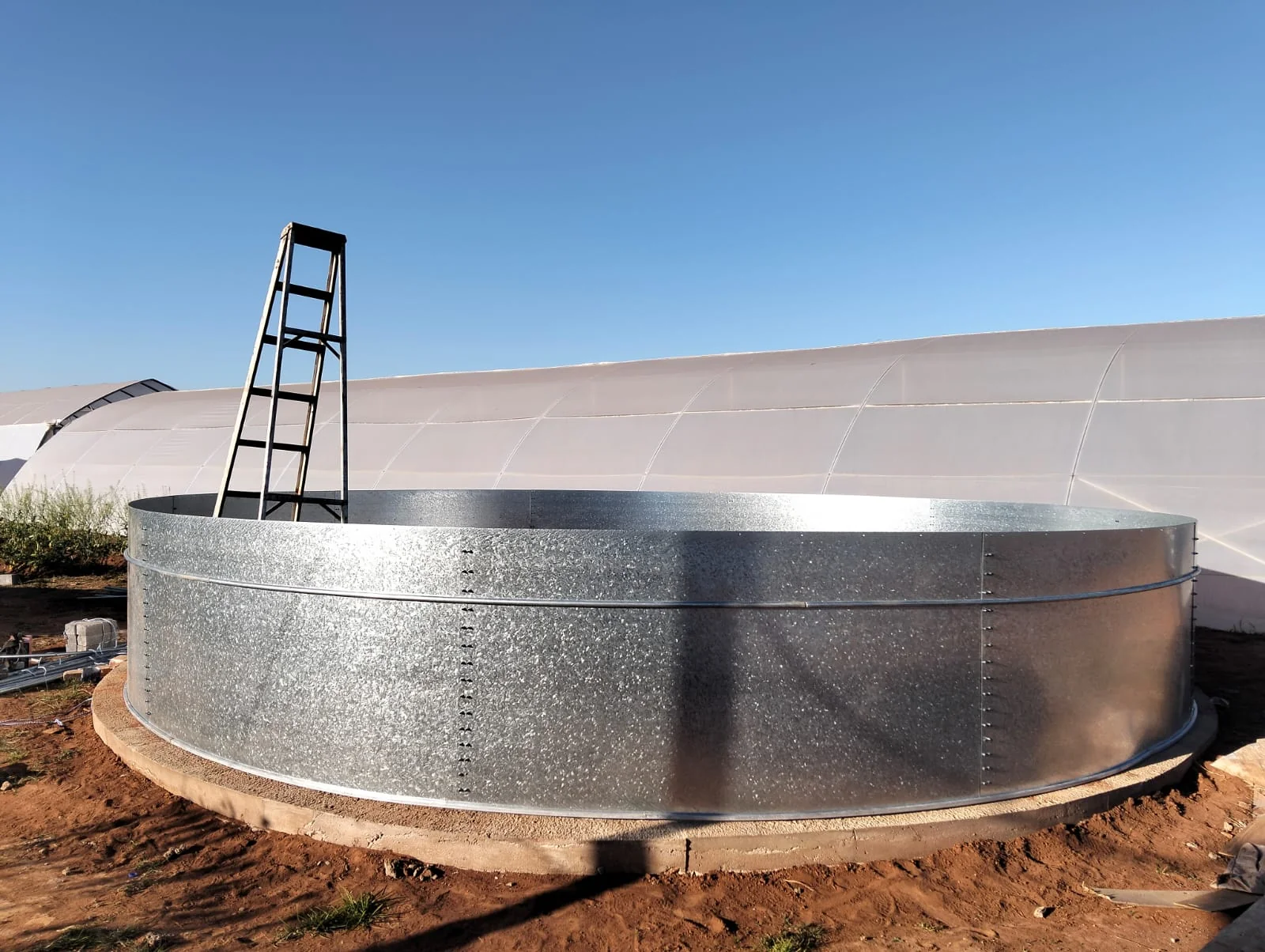 Agricultural irrigation system distributing water from dam source to farmland